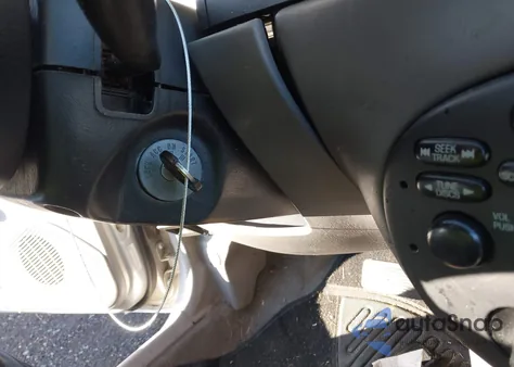 1998 Ford Escort Se из США, поврежденный, VIN 1FAFP13P3WW148966